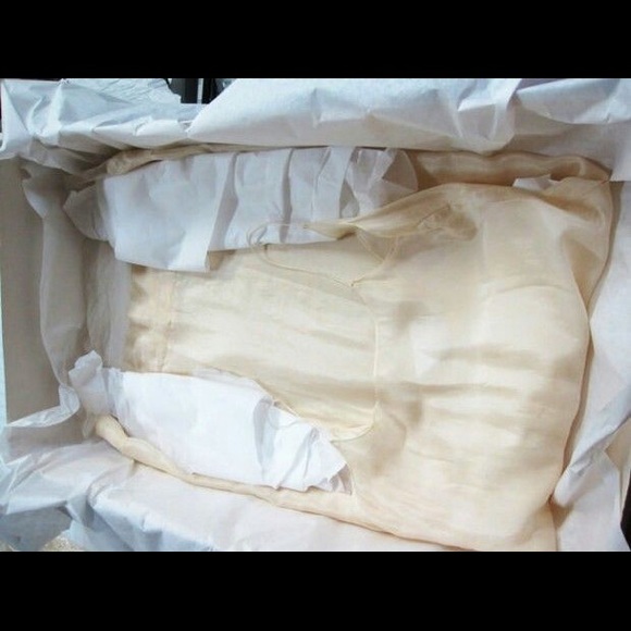 No fabric to fabric shipping = NO WRINKLES - Picture 3 of 3